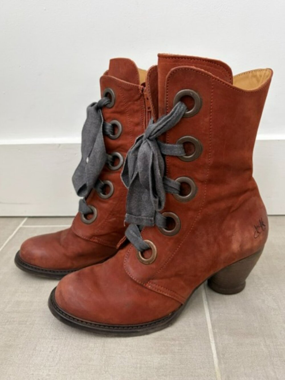 Like-New John Fluevog Gladstone booties, Size 9.5